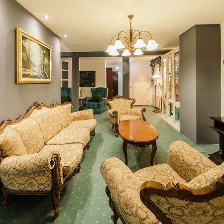 Garni Hotel President De Luxe Κραγκούγιεβατς Εξωτερικό φωτογραφία