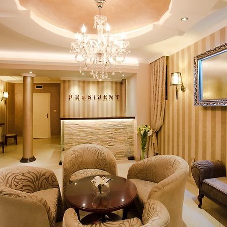 Garni Hotel President De Luxe Κραγκούγιεβατς Εξωτερικό φωτογραφία