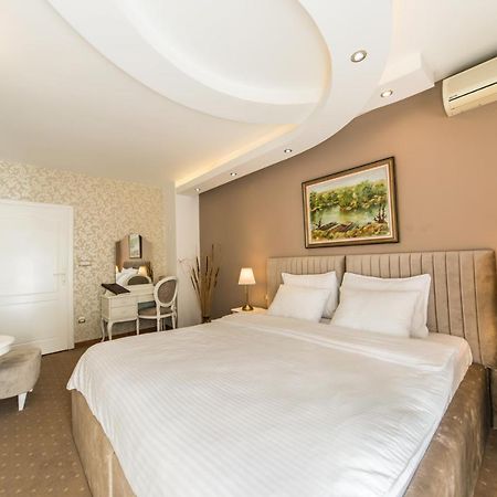 Garni Hotel President De Luxe Κραγκούγιεβατς Εξωτερικό φωτογραφία