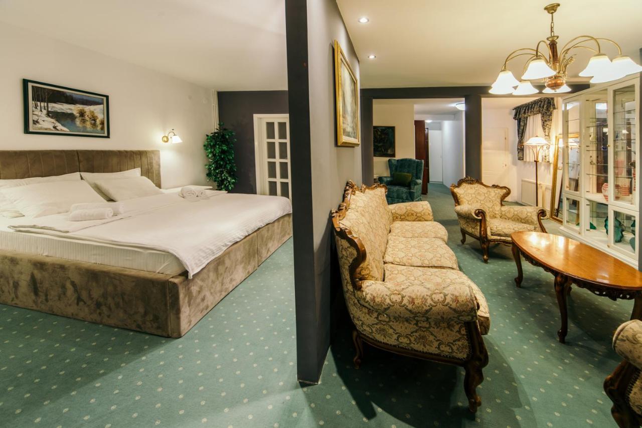 Garni Hotel President De Luxe Κραγκούγιεβατς Εξωτερικό φωτογραφία