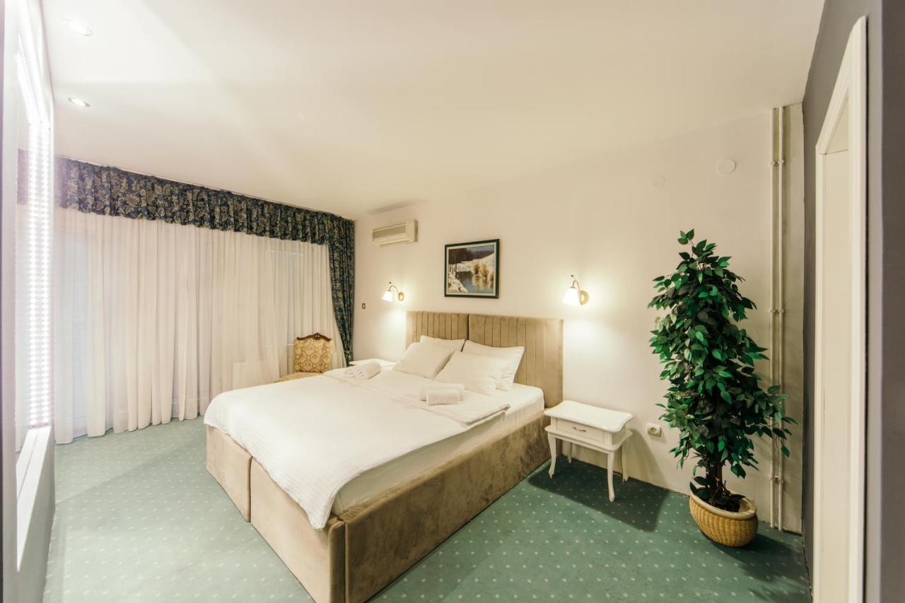 Garni Hotel President De Luxe Κραγκούγιεβατς Εξωτερικό φωτογραφία