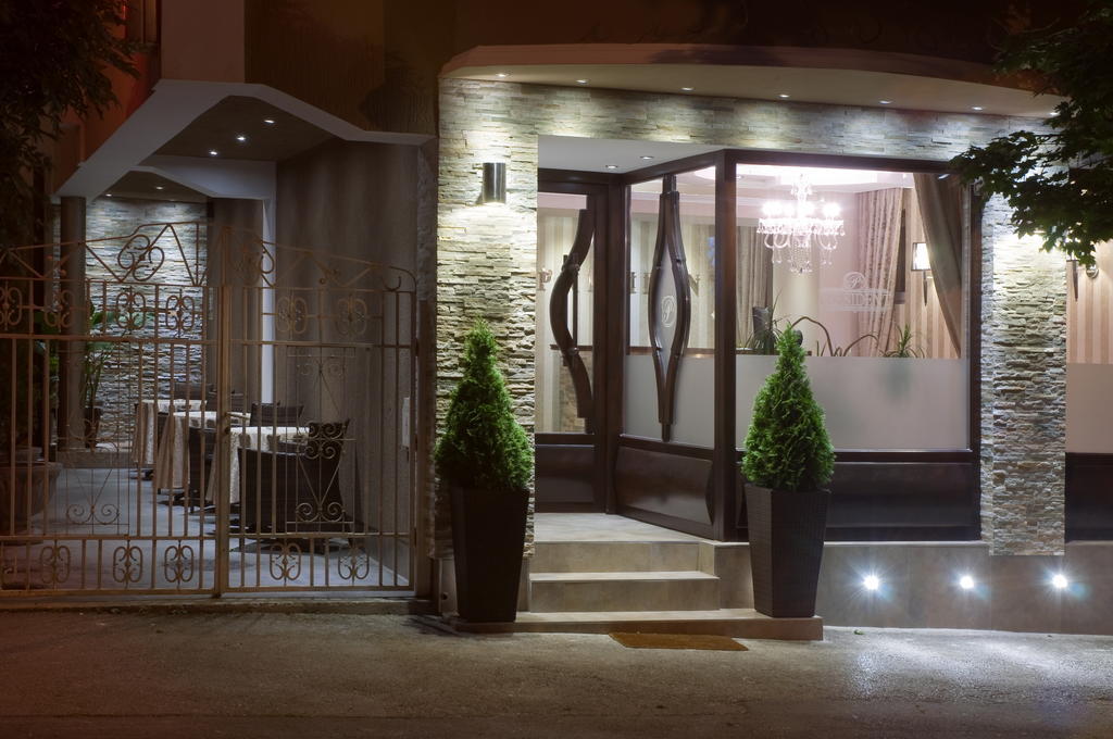 Garni Hotel President De Luxe Κραγκούγιεβατς Εξωτερικό φωτογραφία