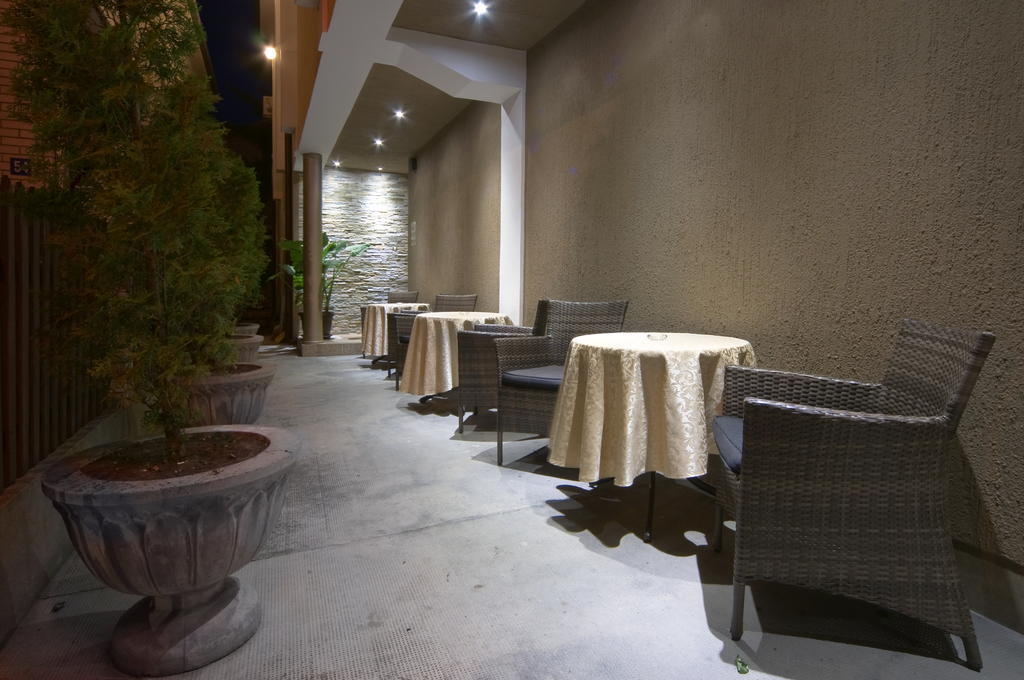 Garni Hotel President De Luxe Κραγκούγιεβατς Εξωτερικό φωτογραφία