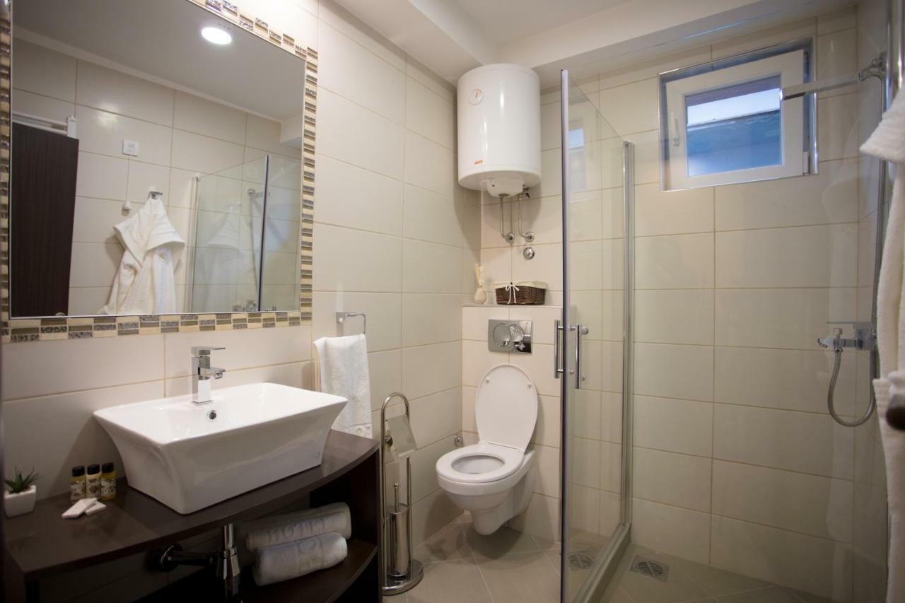 Garni Hotel President De Luxe Κραγκούγιεβατς Εξωτερικό φωτογραφία