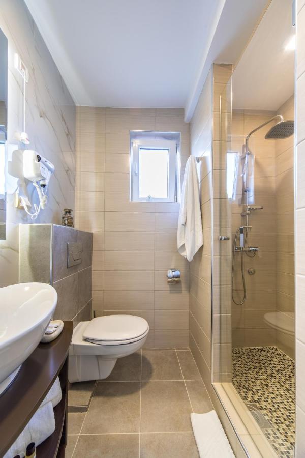 Garni Hotel President De Luxe Κραγκούγιεβατς Εξωτερικό φωτογραφία