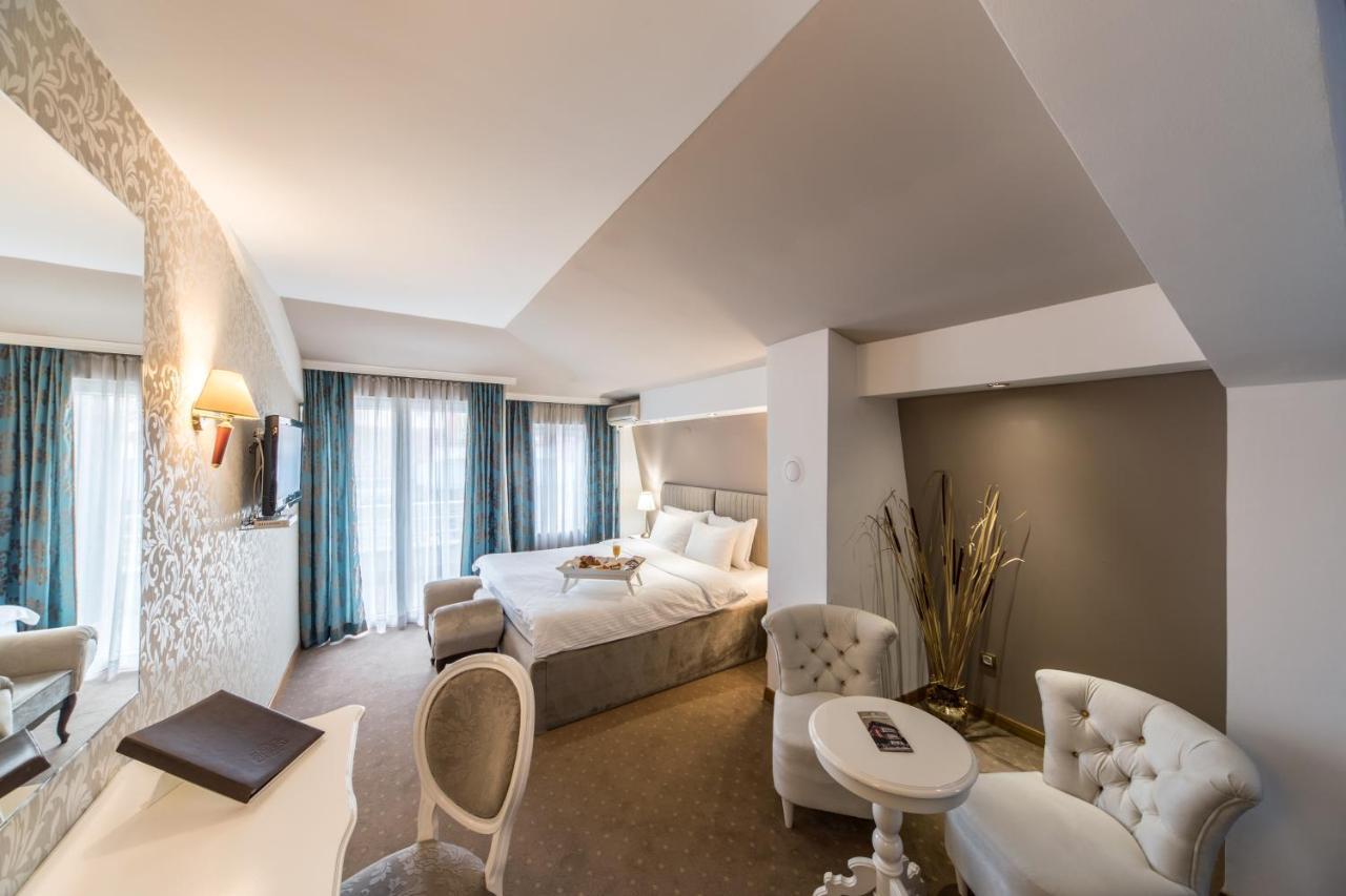 Garni Hotel President De Luxe Κραγκούγιεβατς Εξωτερικό φωτογραφία