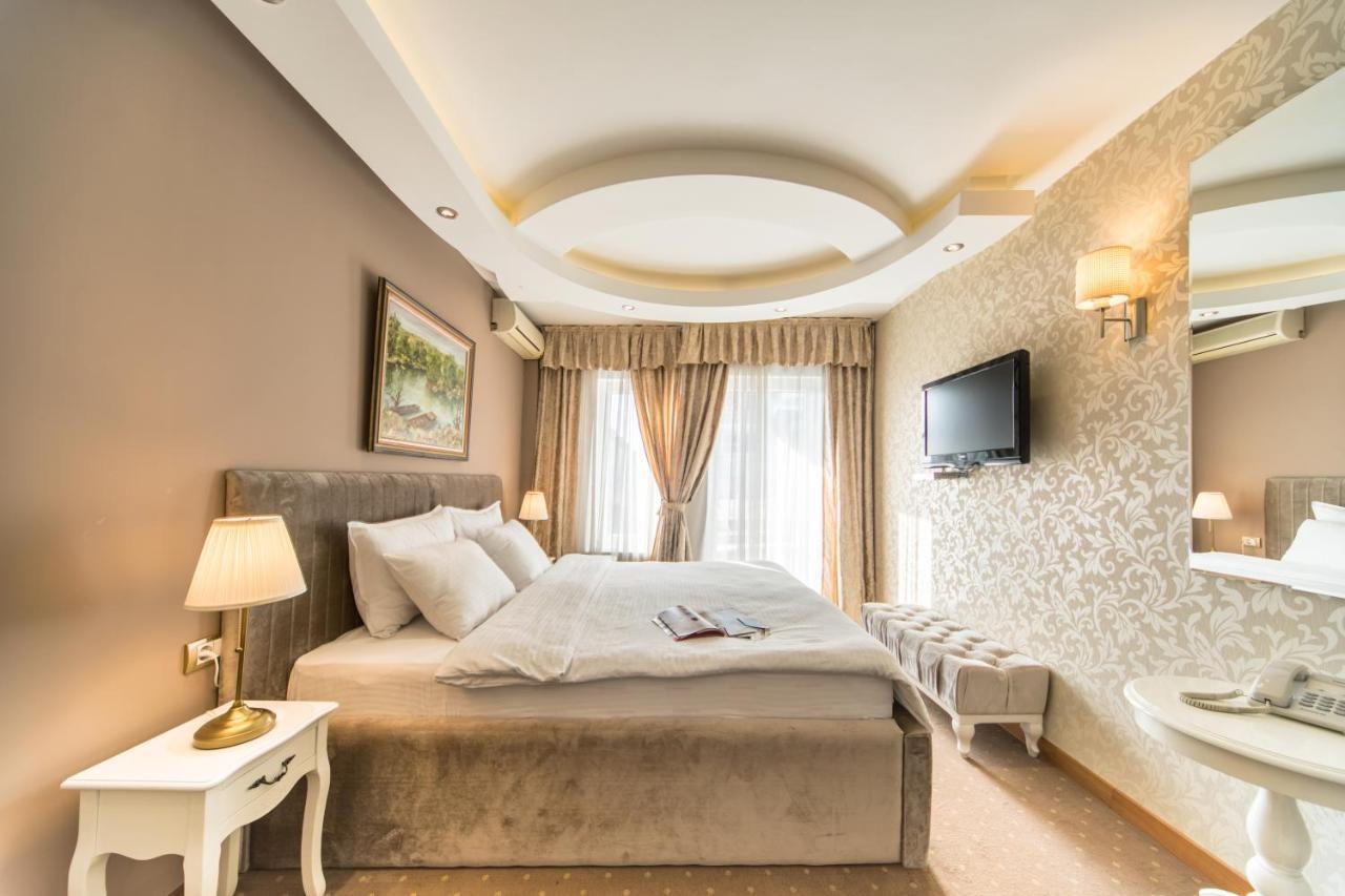 Garni Hotel President De Luxe Κραγκούγιεβατς Εξωτερικό φωτογραφία