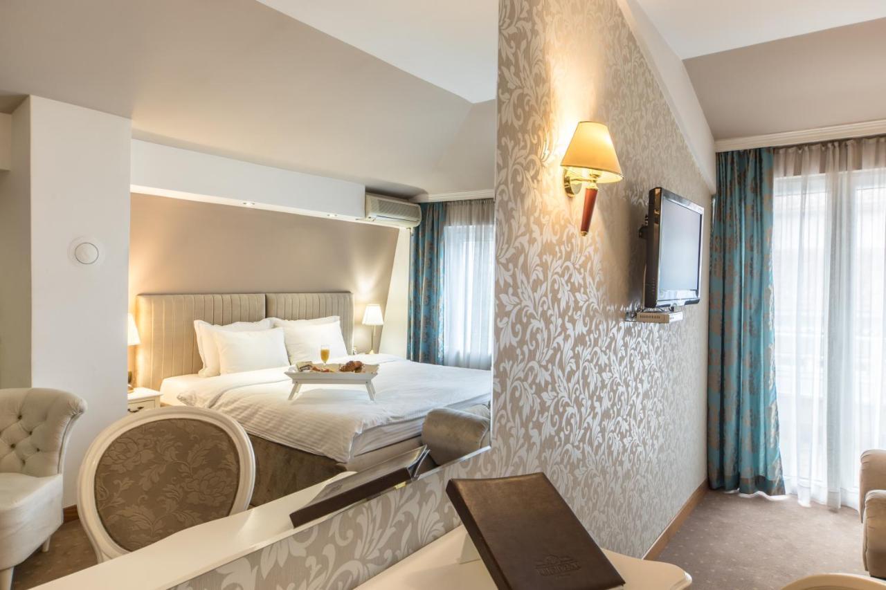 Garni Hotel President De Luxe Κραγκούγιεβατς Εξωτερικό φωτογραφία