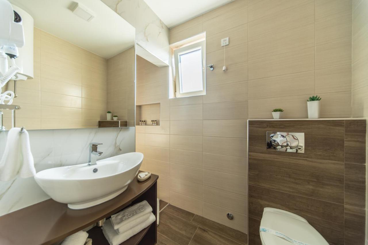 Garni Hotel President De Luxe Κραγκούγιεβατς Εξωτερικό φωτογραφία