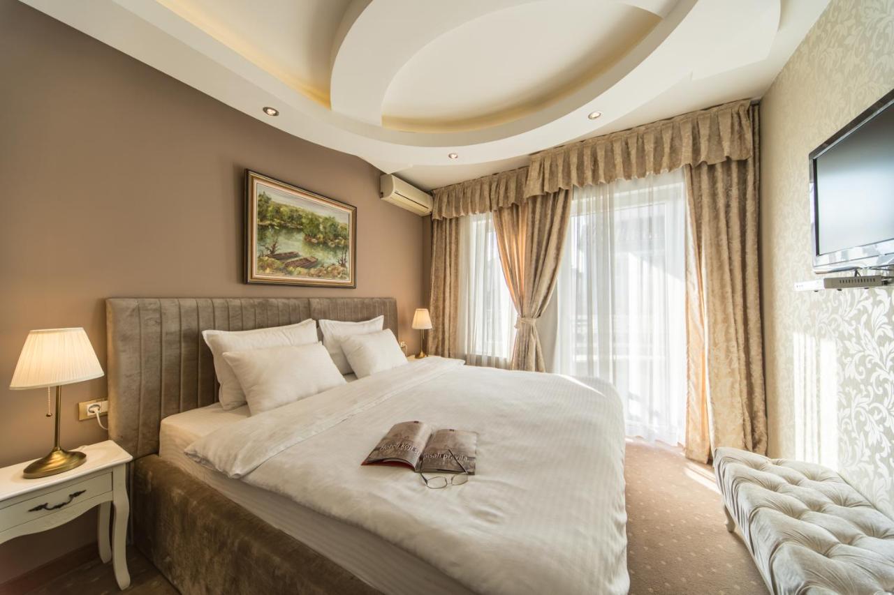 Garni Hotel President De Luxe Κραγκούγιεβατς Εξωτερικό φωτογραφία