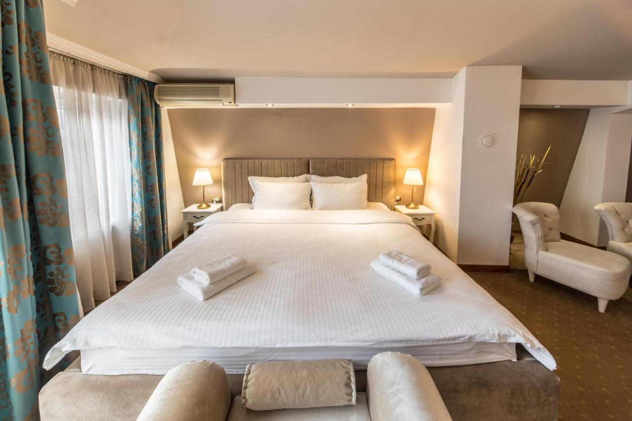 Garni Hotel President De Luxe Κραγκούγιεβατς Εξωτερικό φωτογραφία