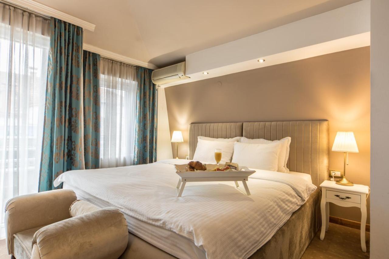 Garni Hotel President De Luxe Κραγκούγιεβατς Εξωτερικό φωτογραφία