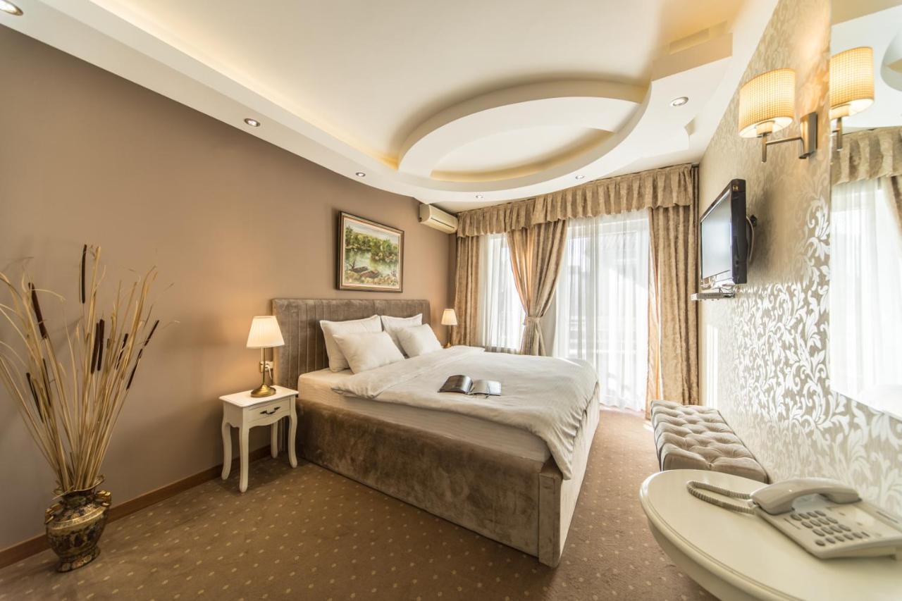 Garni Hotel President De Luxe Κραγκούγιεβατς Εξωτερικό φωτογραφία